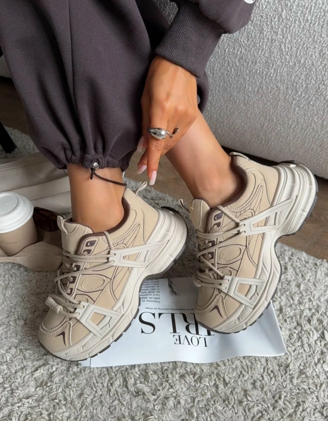 женские кроссовки,кроссовки бежевые,массивные кроссовки,женские массивные кроссовки,спортивная