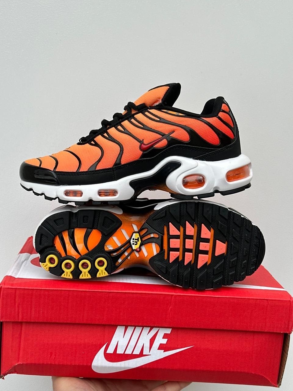 кроссовки nike air max tn plus,nike air max plus tn,найк тн плюс фиолетовые,кроссовки,nike air max tn plus x supreme purple