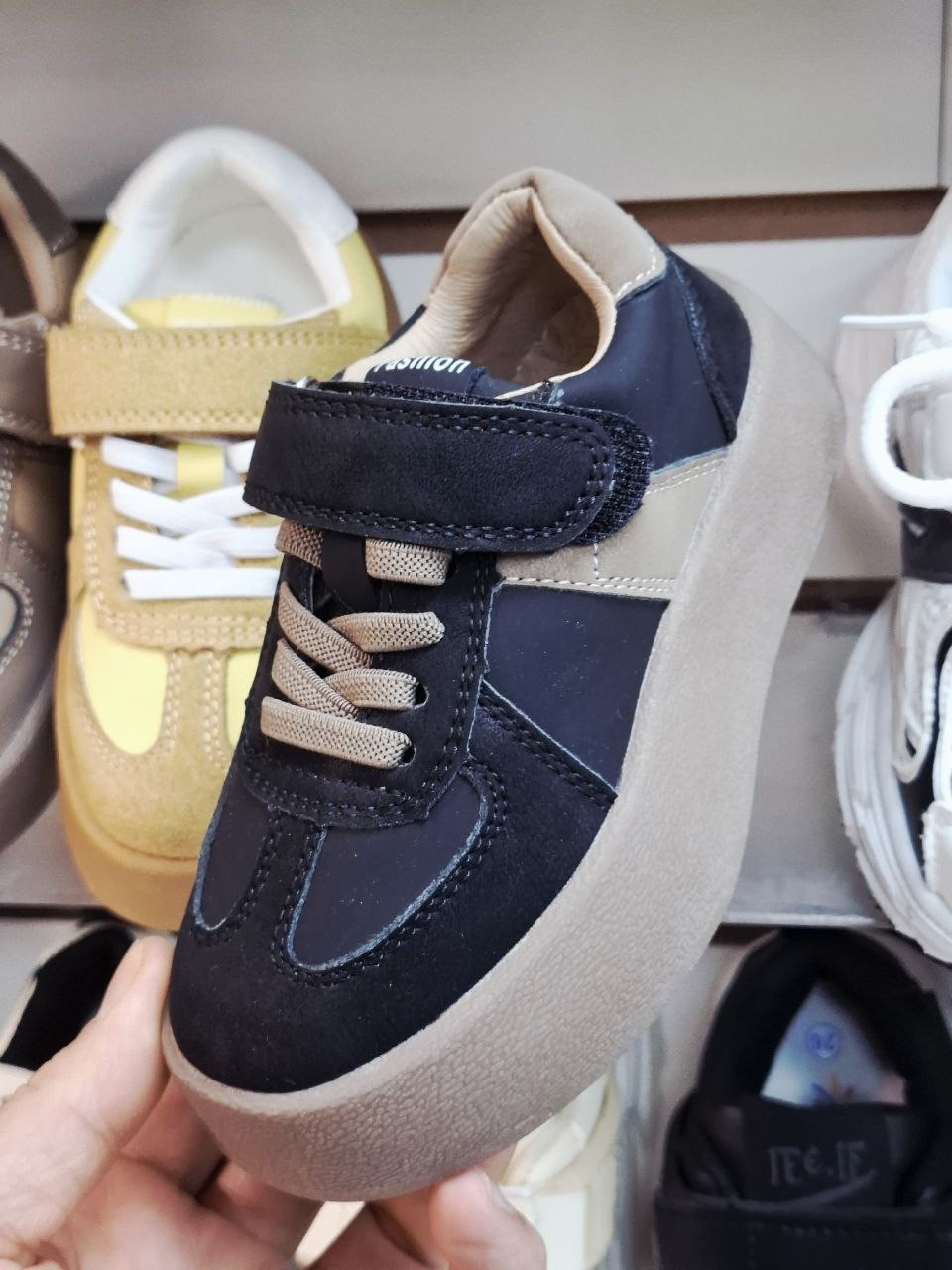 ,женские кроссовки, спортивная,модные кроссовки,обуви