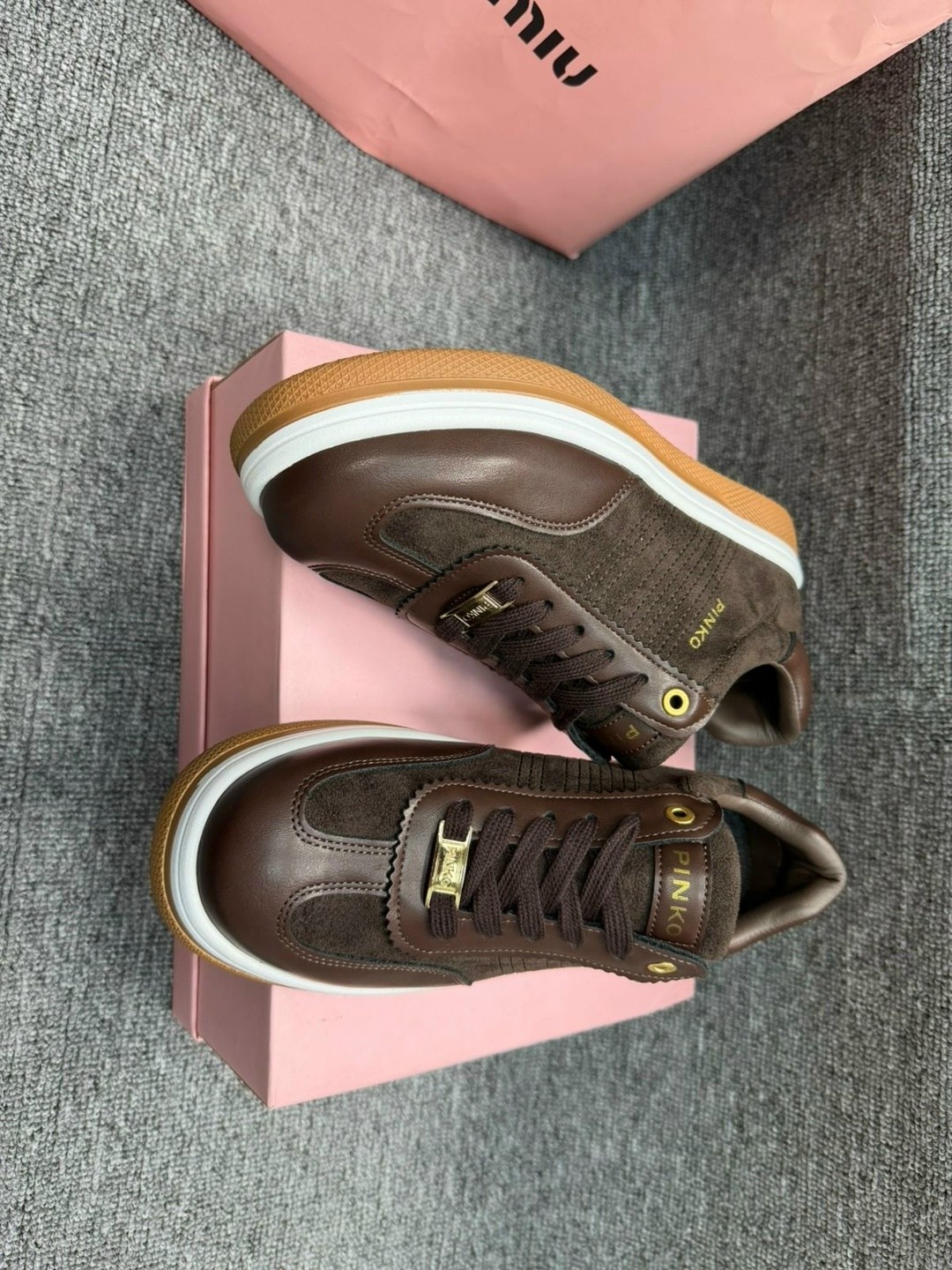 ,женские кроссовки,женская ,обуви,модная женская