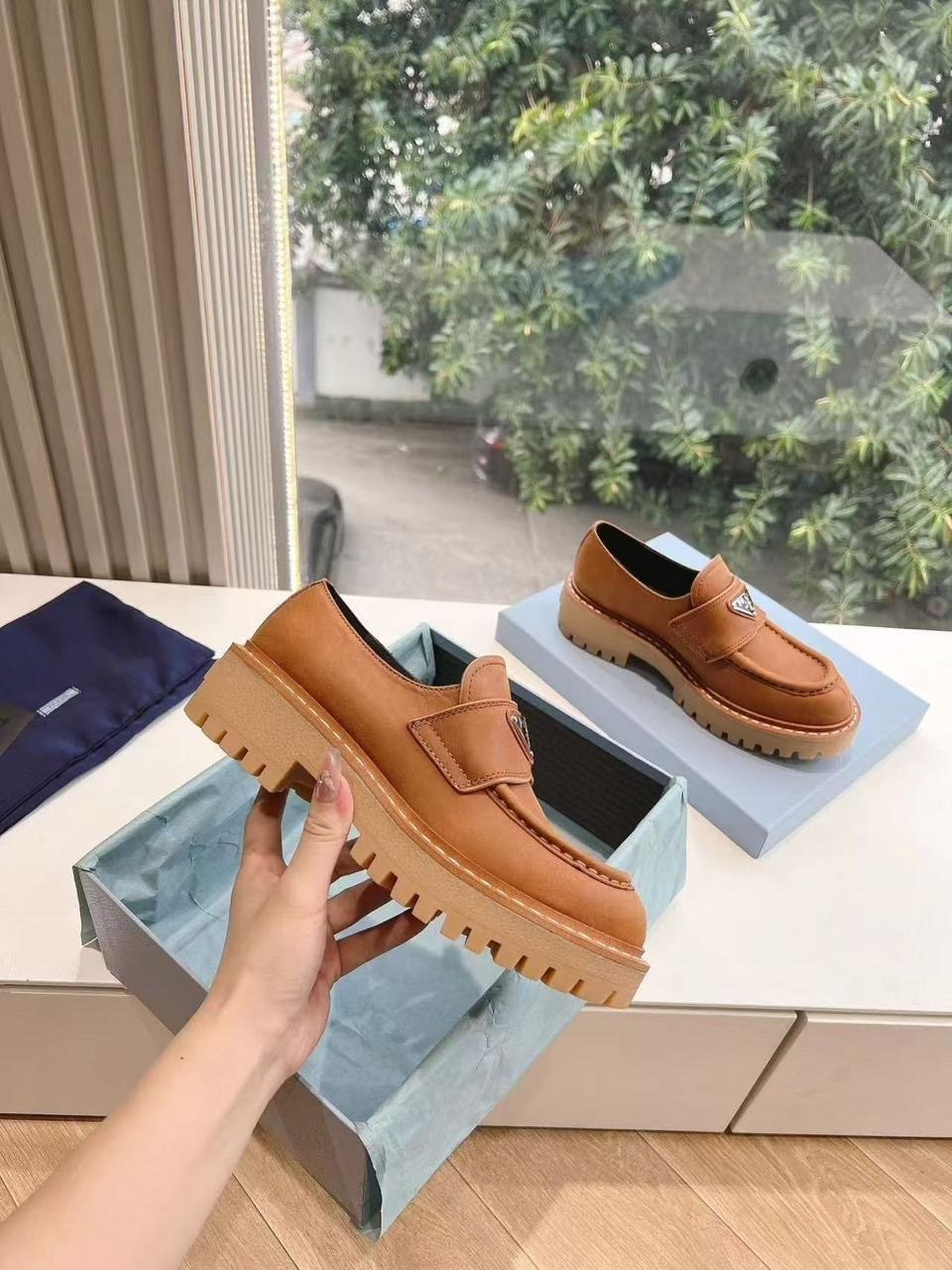 кожаные лоферы prada,лоферы прада,лоферы prada,прада лоферы женские кожаные,