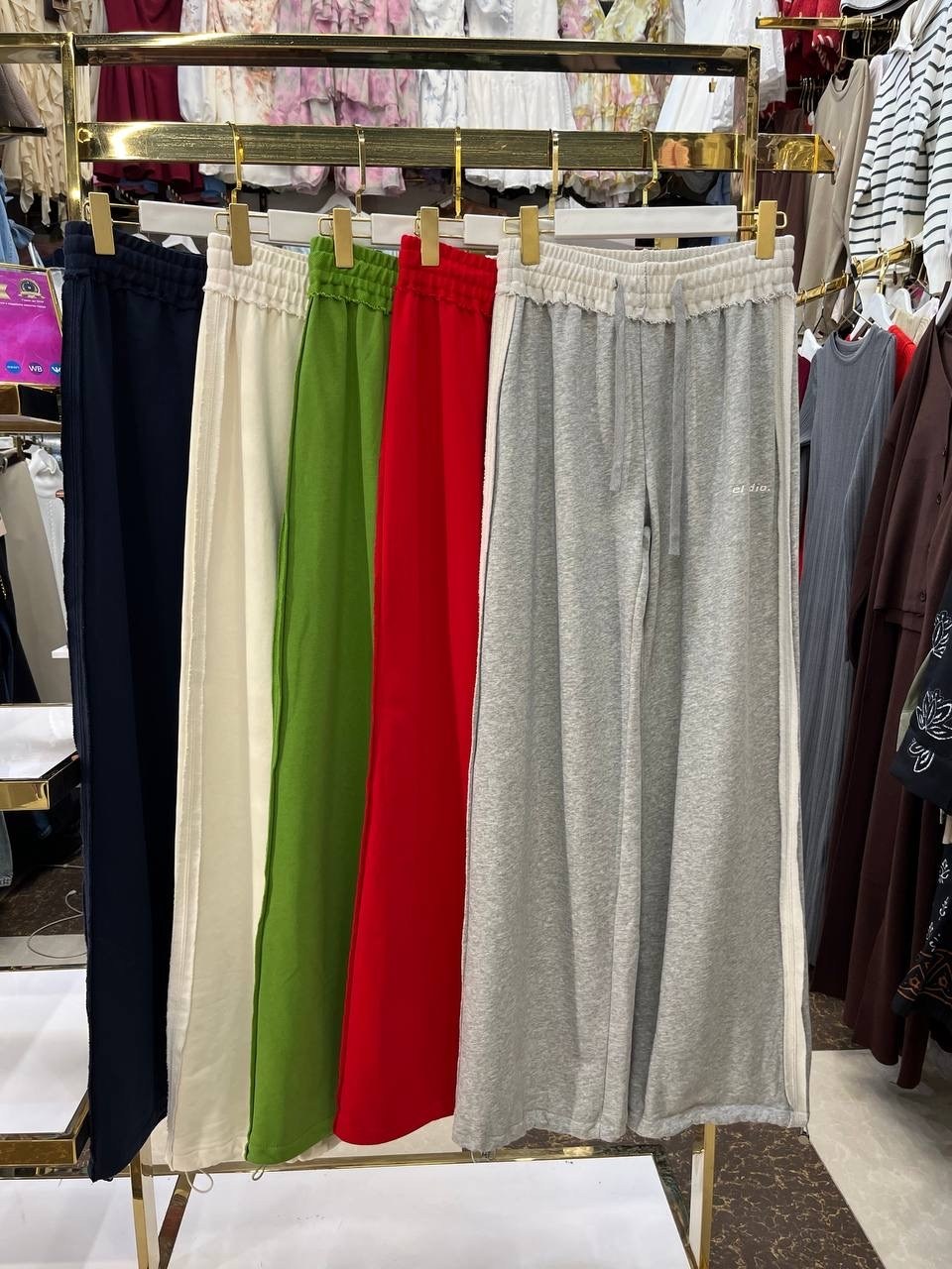 брюки с высокой талией,брюки спортивные свободные,брюки с широкими штанинами,широкие брюки,спортивный брюки