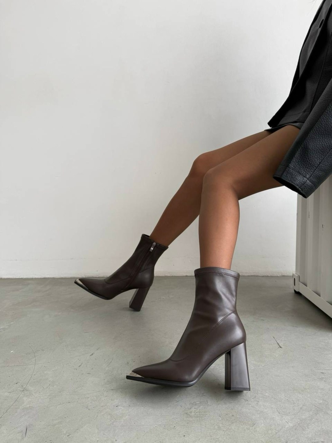 женские ботильоны из мягкой кожи с острым носком на тонком низком каблуке,ботильоны женские,женские ботильоны с острым носком,ботильоны модные,женские ботильоны на высоком каблуке с острым носком