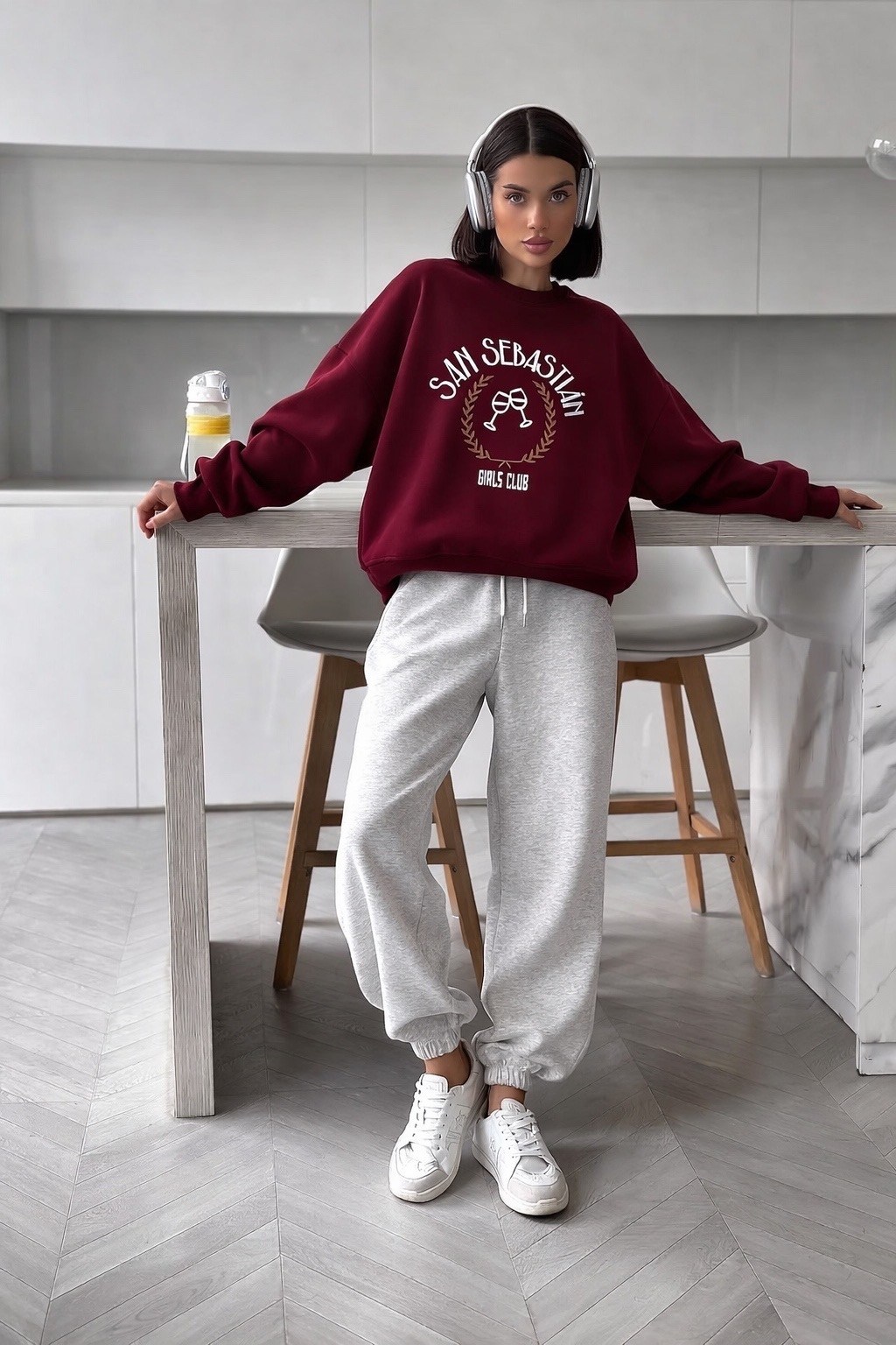 женский свитшот оверсайз,свитшот женский,свитшот оверсайз бордовый с принтом old money assertive,свитшот,свитшот женский бордовый