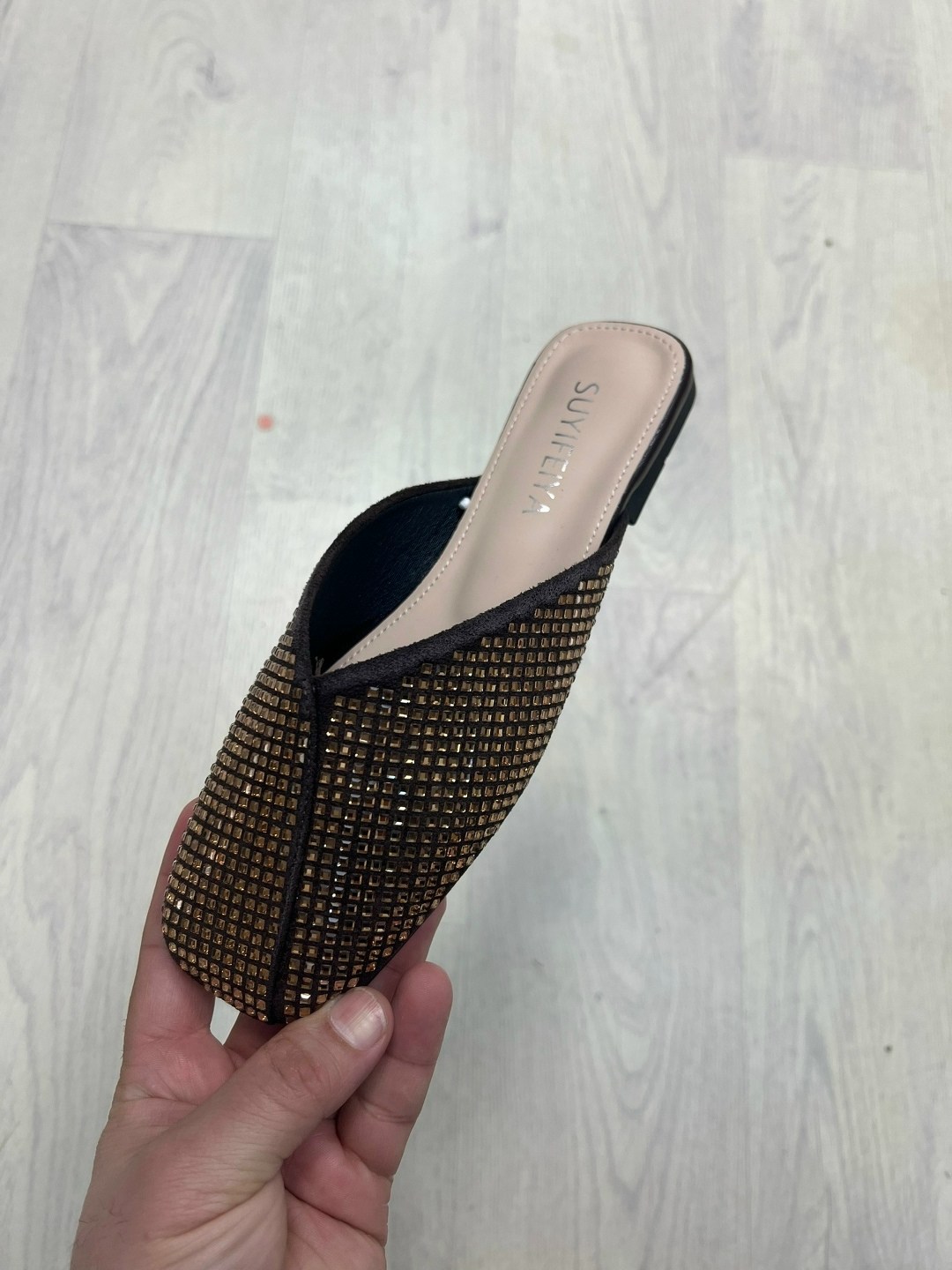 ,шлепанцы женские,модные шлепанцы,тапочки модные,шлепанцы на плоской подошве