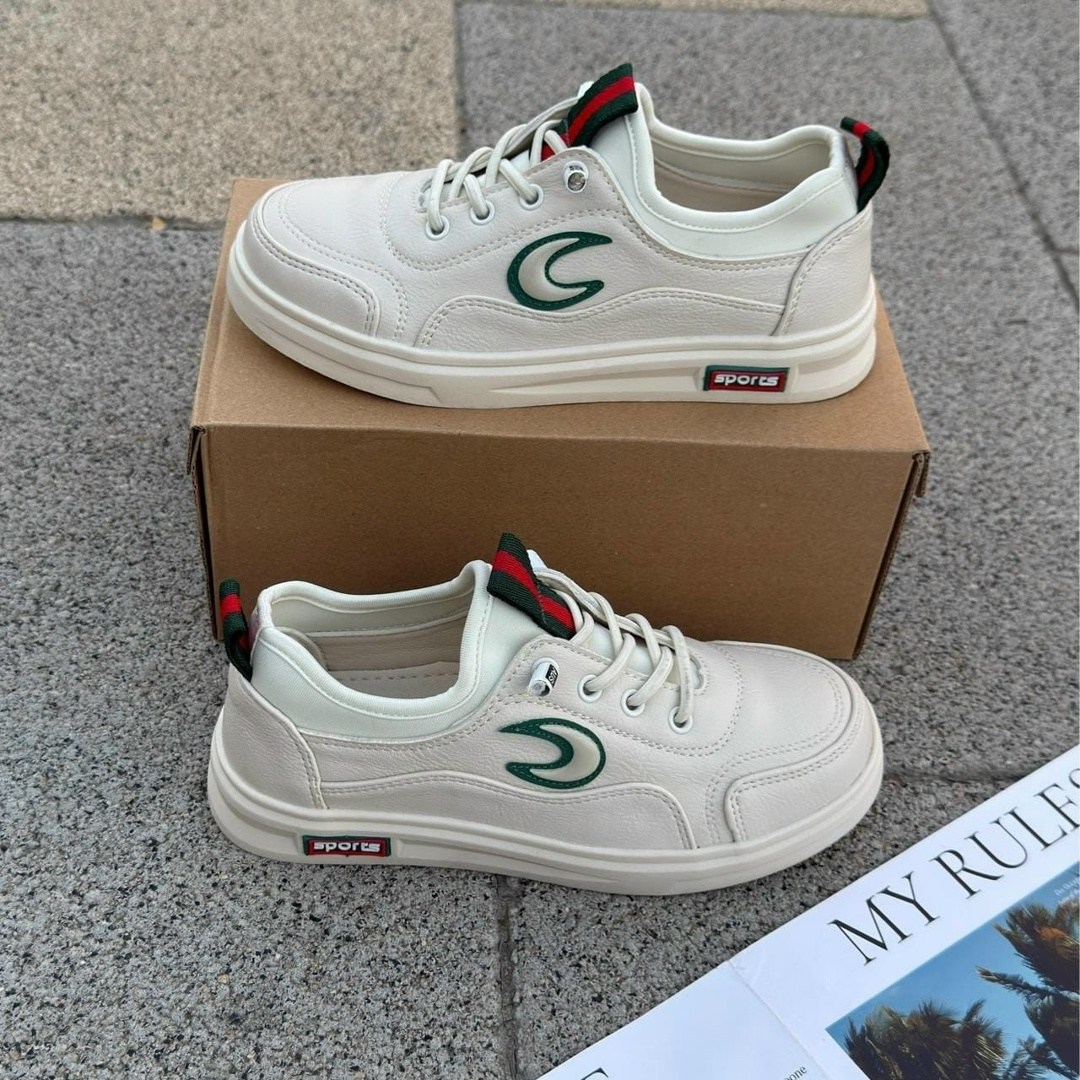 ,кроссовки женскиe,спортивная ,вставки в кроссовки,кроссовки модные