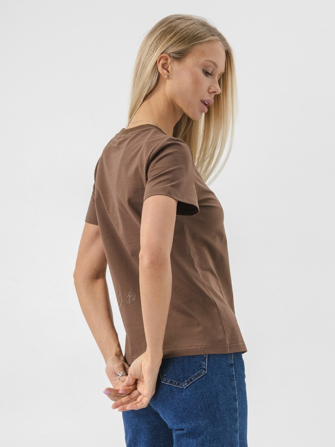 футболки женская,базовая однотонная женская футболка,базовая футболка женская,коричневая футболка женская,футболки для женщин