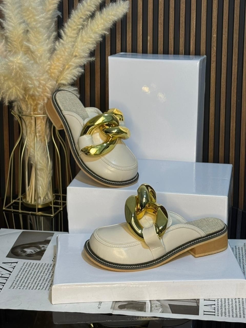 ,женские шлепанцы,модные шлепанцы,шлепанцы на плоской подошве,модные босоножки