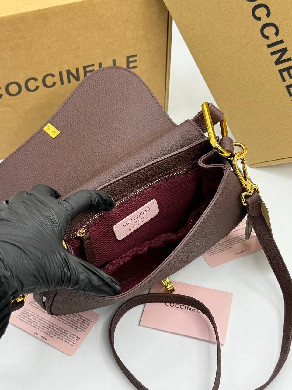 сумка coccinelle,сумка женская coccinelle,coccinelle сумка через плечо whisper черный,сумка через плечо coccinelle whisper 5501 цвет nero,сумка женская coccinelle через плечо