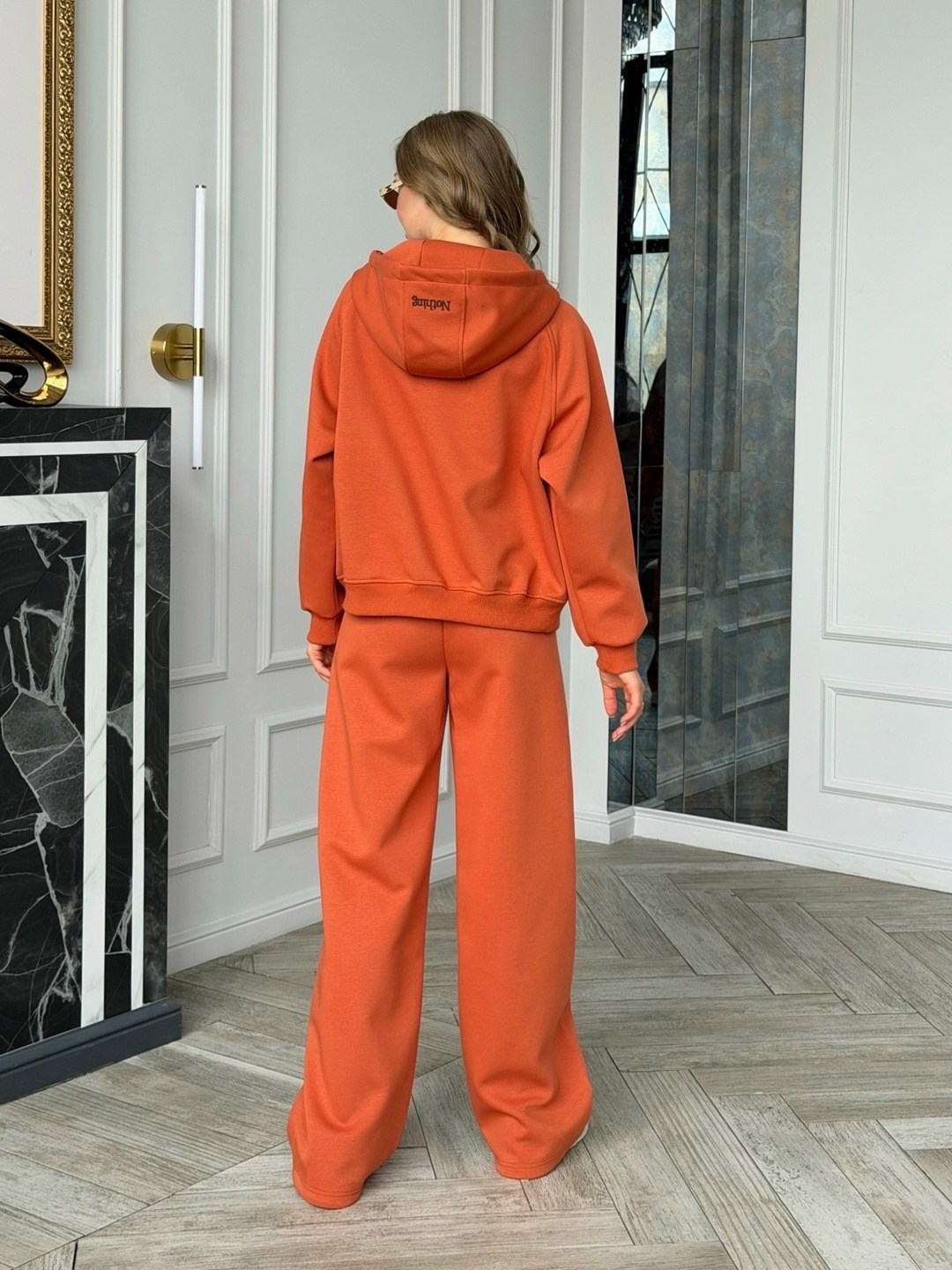 оранжевый спортивный костюм,оранжевый спортивный костюм женский,женский спортивный костюм,спортивный костюм,спортивный костюм селин