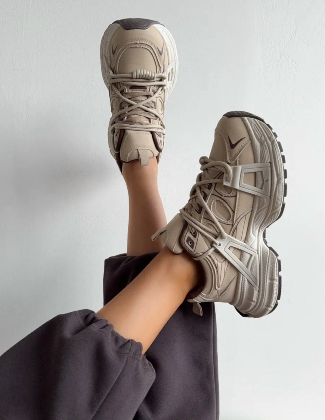 женские кроссовки,кроссовки бежевые,массивные кроссовки,женские массивные кроссовки,спортивная