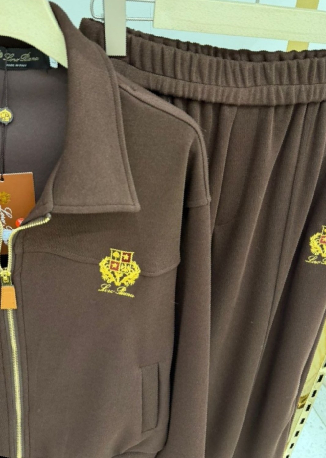 костюм спортивный,костюм белый,спортивный костюм луивитон,женский спортивный костюм,женские костюмы