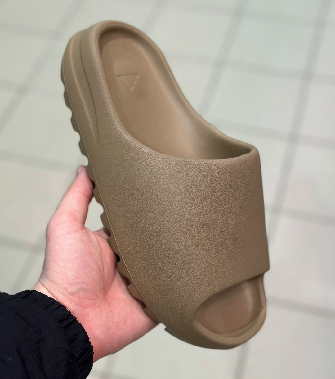 adidas yeezy slide,шлепанцы adidas yeezy slide,yeezy slides,adidas yeezy slide resin,yeezy slide resin