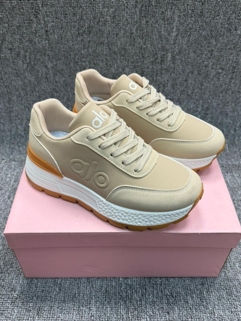 кроссовки женские,,стильные кроссовки, женская,кроссовки демисезонные