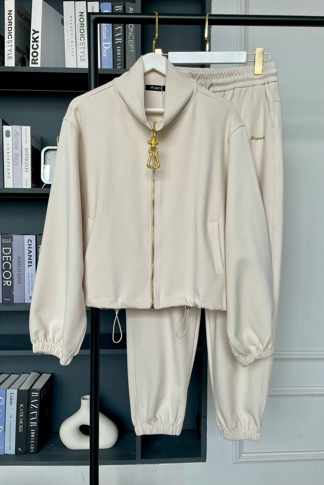 костюм спортивный,стильный костюм,костюм спортивный женский,костюм молочный,повседневный костюм