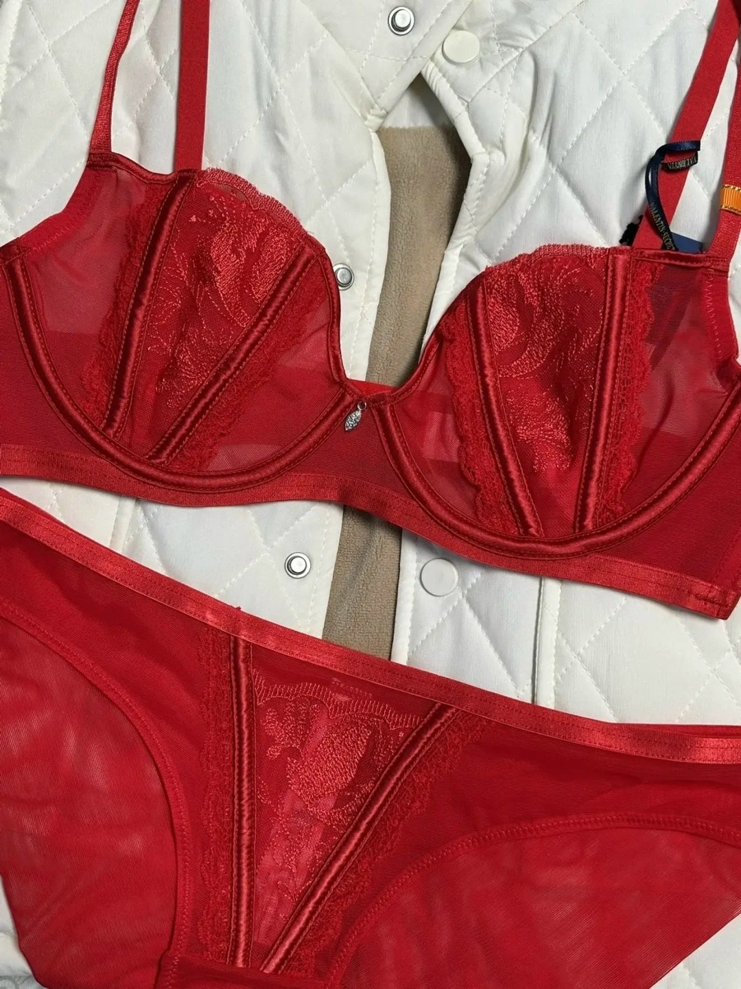 комплект женского нижнего белья,сексуальная нижнее белье,комплект нижнего белья,женское нижнее белье,нижнее белье бюстгальтер