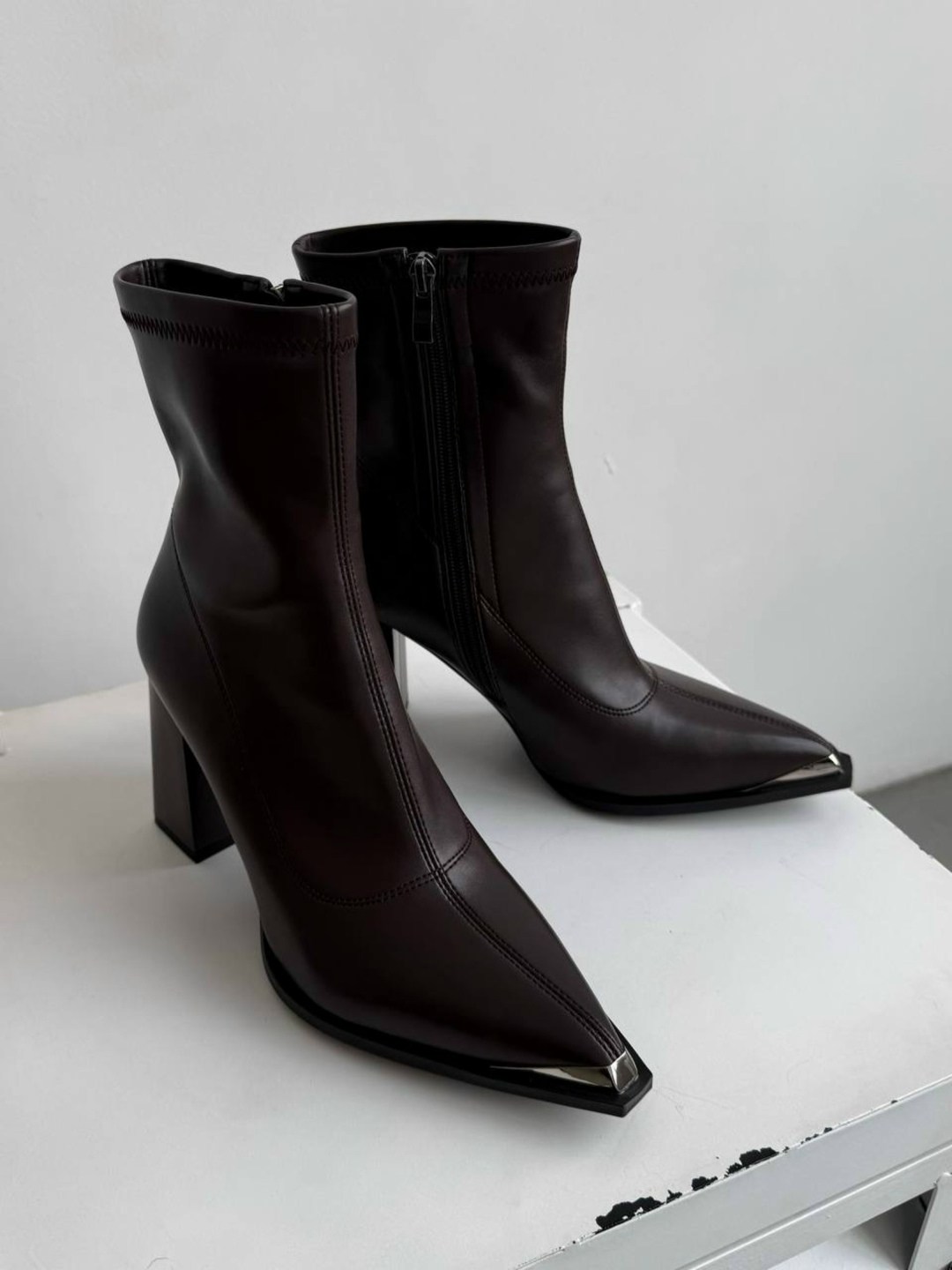женские ботильоны из мягкой кожи с острым носком на тонком низком каблуке,ботильоны женские,женские ботильоны с острым носком,ботильоны модные,женские ботильоны на высоком каблуке с острым носком