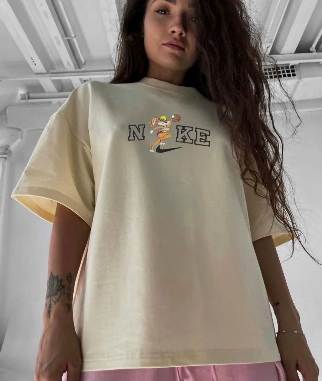 спортивный костюм свободного кроя,костюм спортивный с,стильные костюмы,футболки оверсайз для девушек,костюм спортивный оверсайз