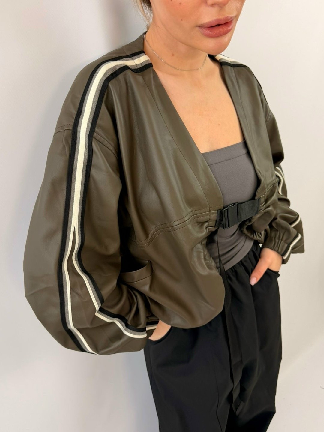 куртка бомбер,куртка бомбер женская,куртка кожаная,кожаная куртка бомбер,куртка косуха