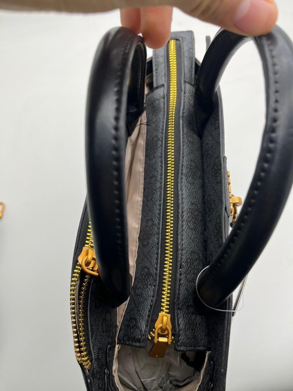 женская сумка guess,сумка guess,сумка женская guess hwsb8675060 темно-серый,сумка через плечо guess,guess сумка тоут