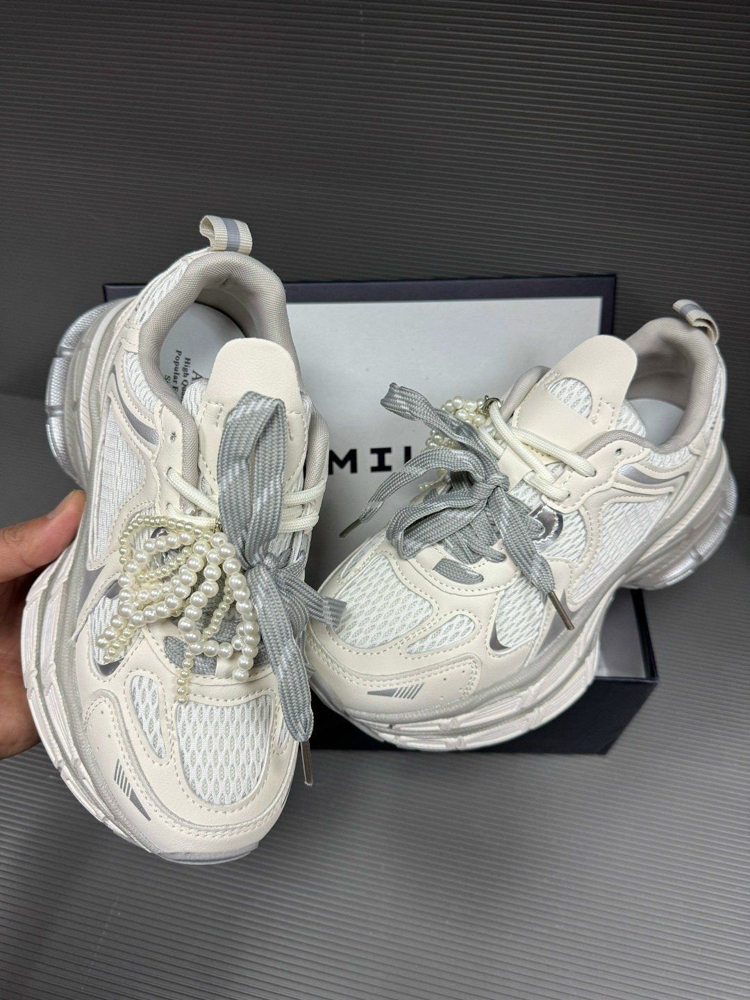 кроссовки balenciaga,кроссовки женские balenciaga,женские кроссовки,баленсиага кроссовки женские,стильные кроссовки