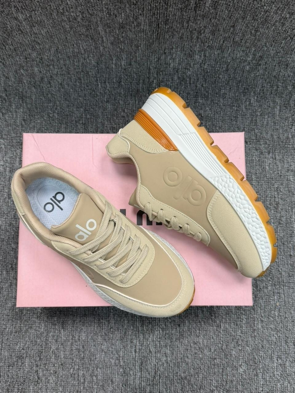 кроссовки женские,,стильные кроссовки, женская,кроссовки демисезонные