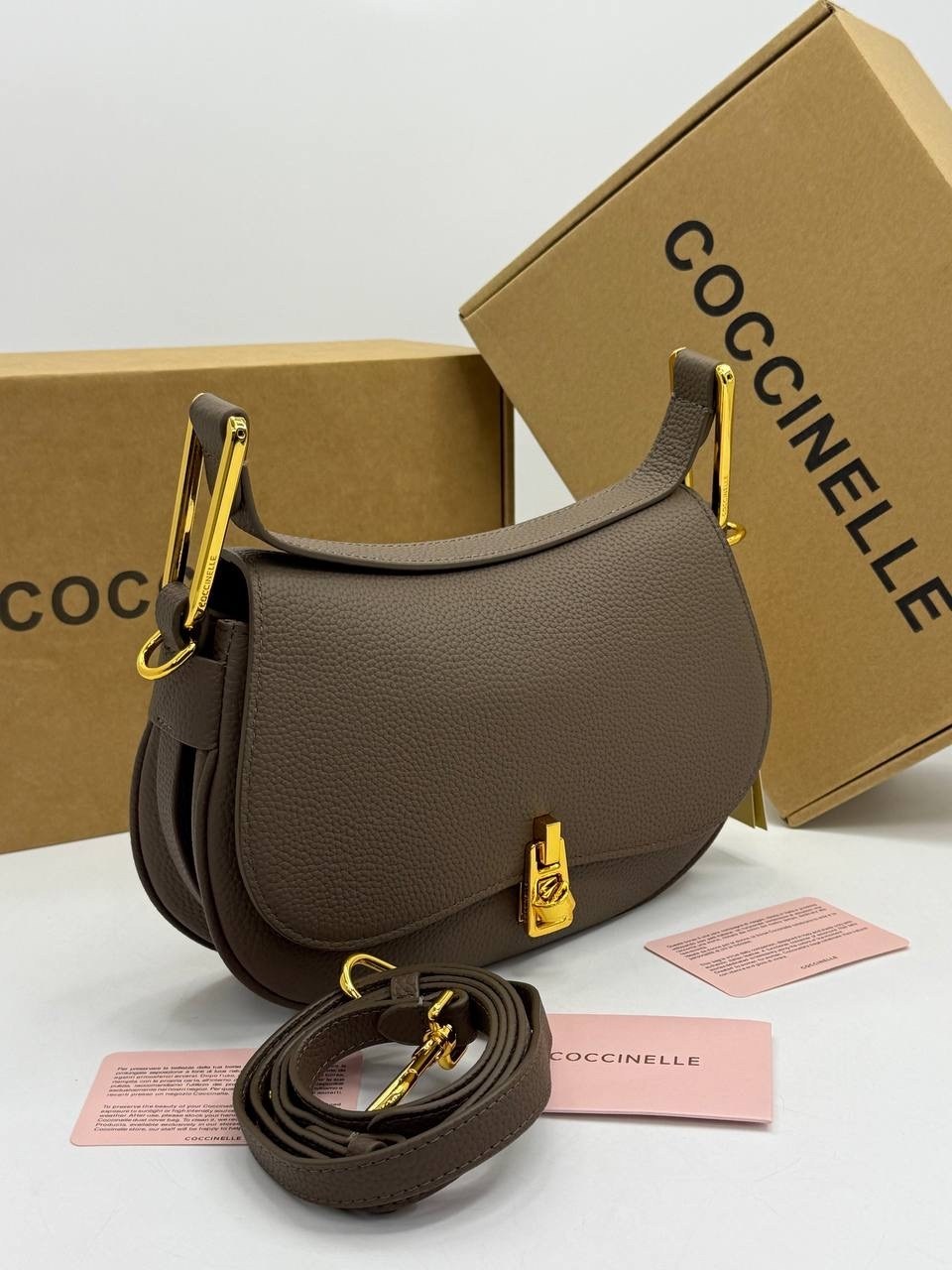 сумка coccinelle,сумка женская coccinelle,coccinelle сумка через плечо whisper черный,сумка через плечо coccinelle whisper 5501 цвет nero,сумка женская coccinelle через плечо