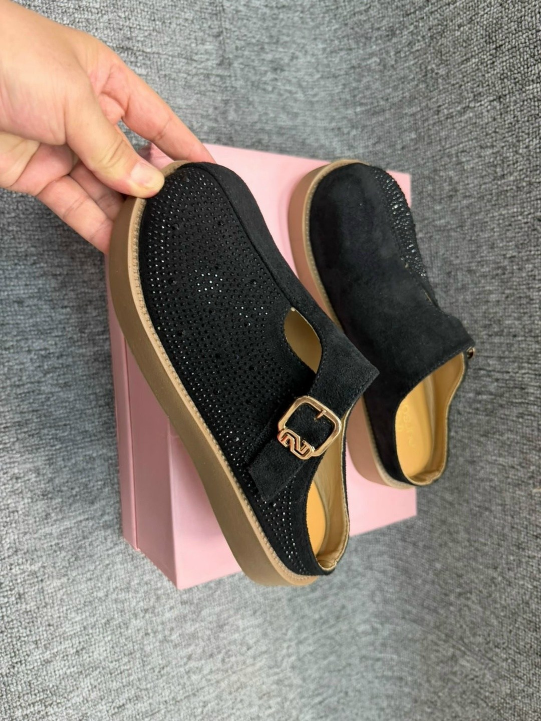 ,шлепанцы женские,шлепанцы на плоской подошве,модные шлепанцы, женская