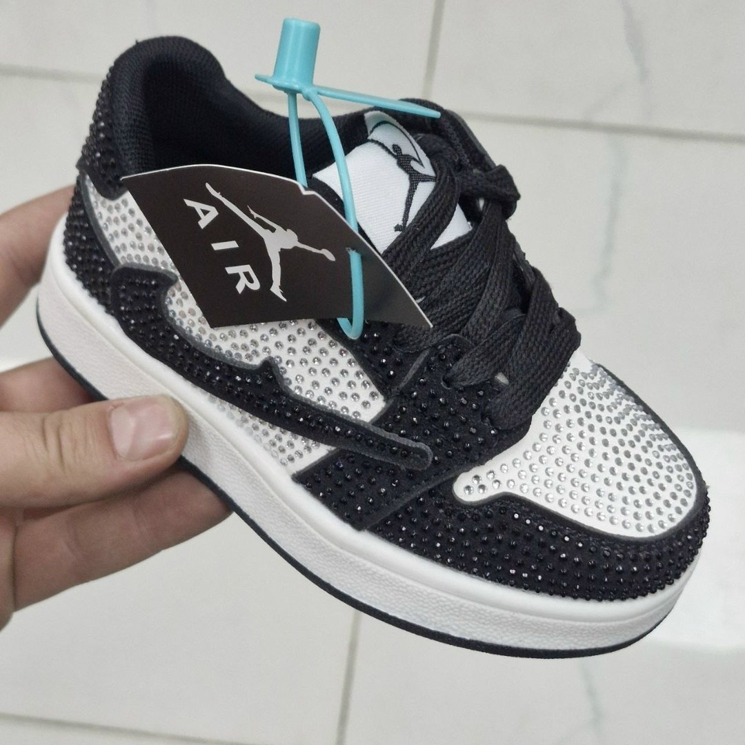 кроссовки со стразами,классные кроссовки,блестящие кроссовки,кроссовки,фирменные кроссовки