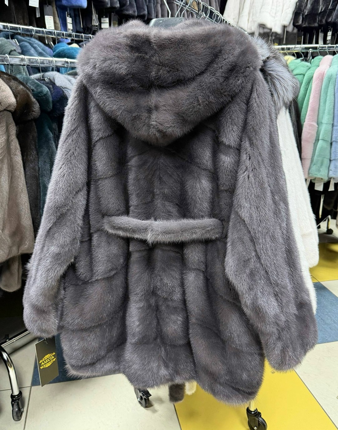 шубка из меха европейской норки с капюшоном,норковая шуба с капюшоном,шуба норковая,шубка из меха европейской норки с капюшоном цвет графит,шуба из норки