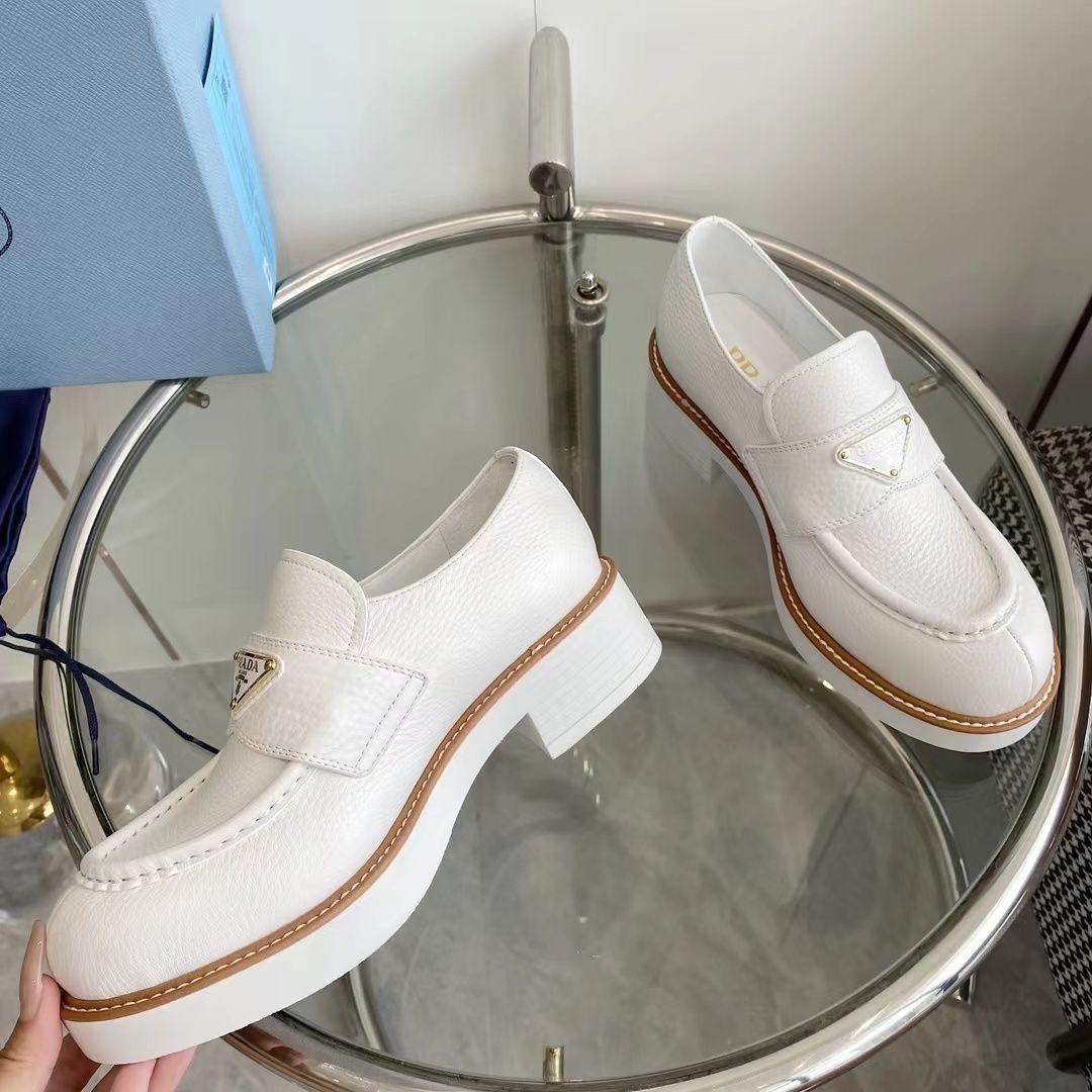 лоферы прада белые,prada лоферы,,женские кожаные лоферы,прада лоферы