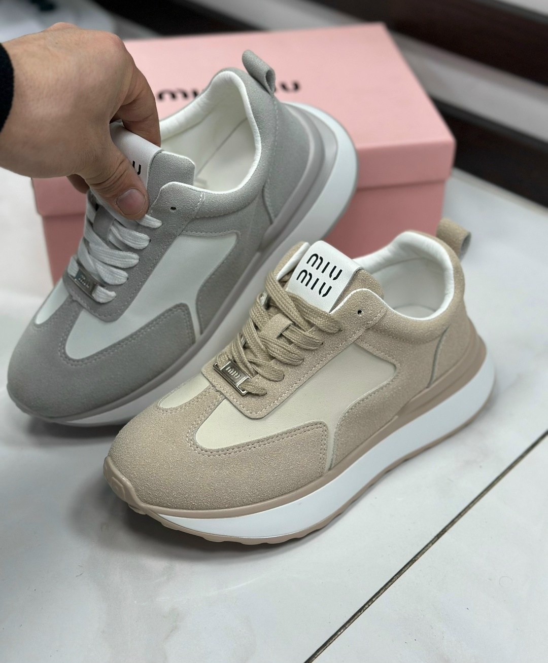 ,кроссовки женскиe,модные женские кроссовки,женская ,стильные кроссовки