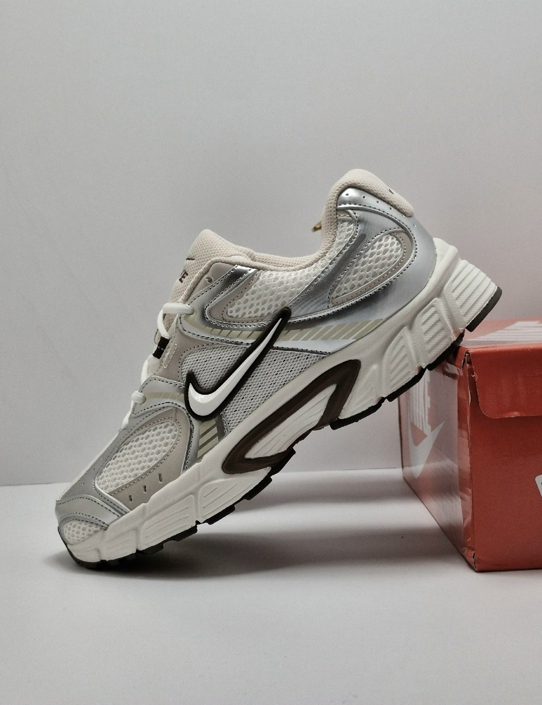 nike кроссовки,кроссовки v5 rnr nike,,кроссовки nike v5 rnr white black silver,кроссовки для мужчин