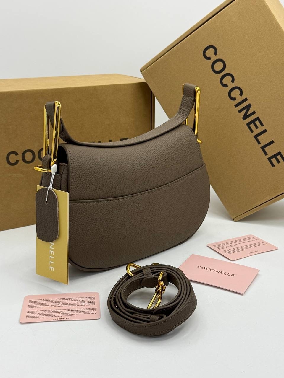 сумка coccinelle,сумка женская coccinelle,coccinelle сумка через плечо whisper черный,сумка через плечо coccinelle whisper 5501 цвет nero,сумка женская coccinelle через плечо