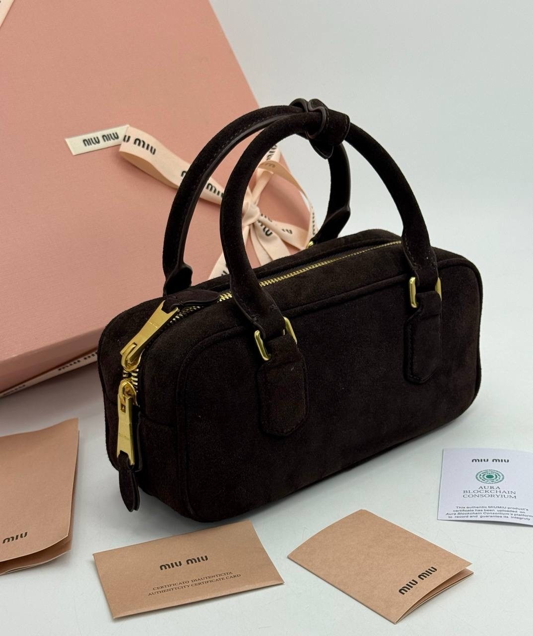 женская замшевая сумка miu miu arcadie коричневая,сумка miu miu,сумка в образе miu miu замша размер 28/14 см,сумка натуральная замша miu miu,замшевые сумки miu miu