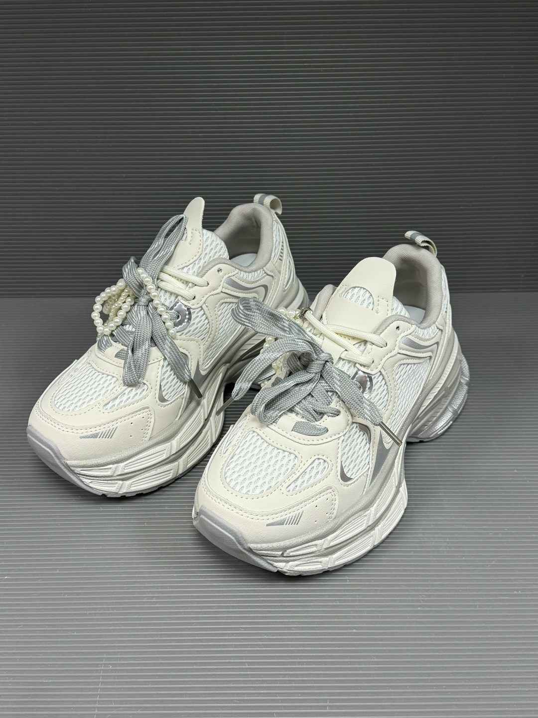 кроссовки balenciaga,кроссовки женские balenciaga,женские кроссовки,баленсиага кроссовки женские,стильные кроссовки