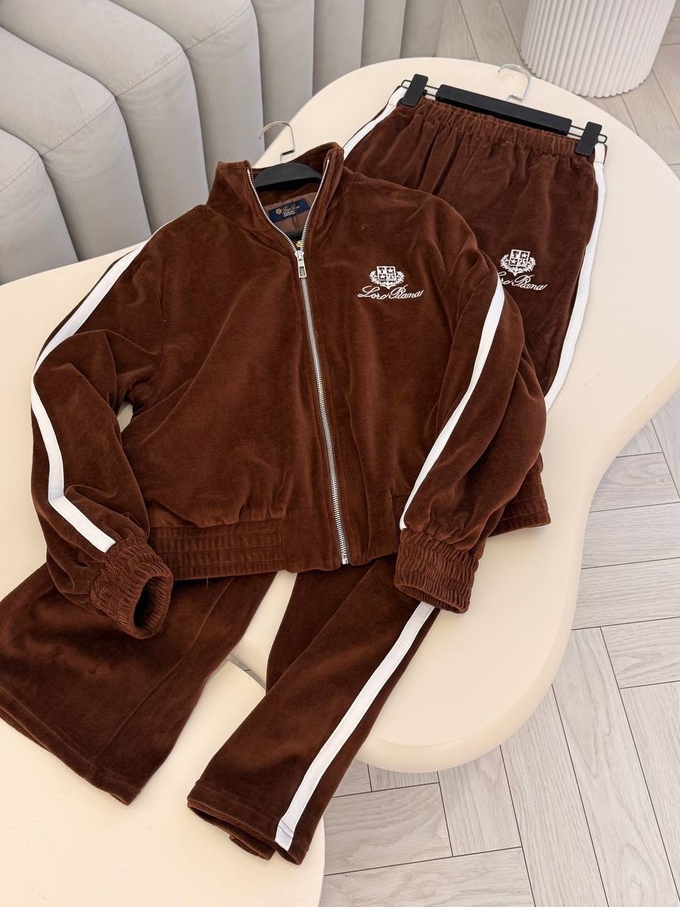 adidas original velour tracksuit,adidas originals олимпийка velour tracktop,костюм велюровый,велюровый спортивный костюм,велюровый костюм адидас женский