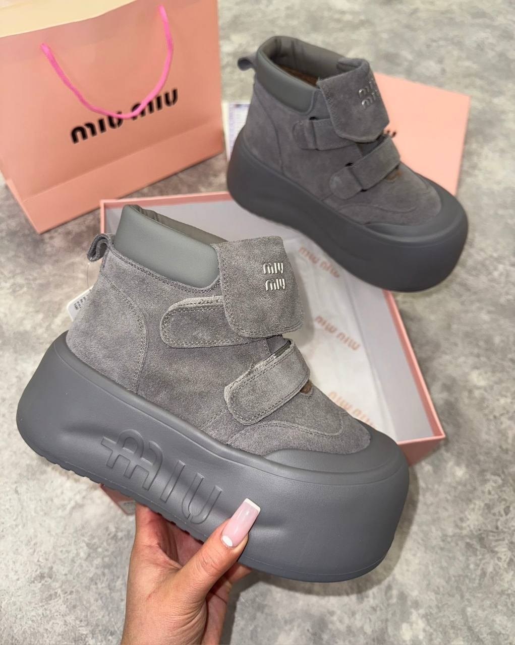 ,женская ,кроссовки,демисезонные ботинки,высокие кроссовки