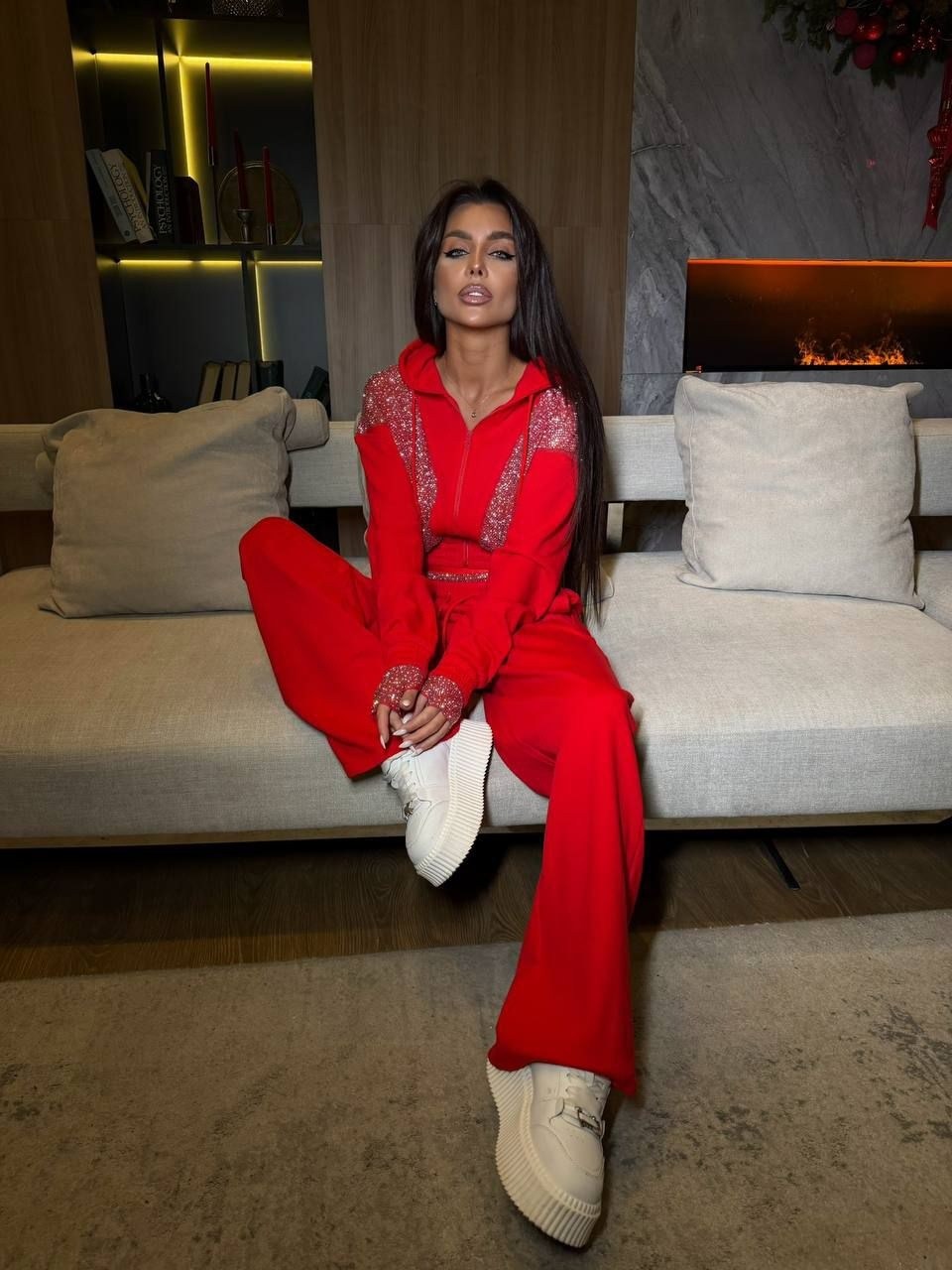 женский красный костюм miu miu,стильный костюм,женский костюм,спортивный костюм женский,весенний костюм с широкими штанами и кофтой на замке