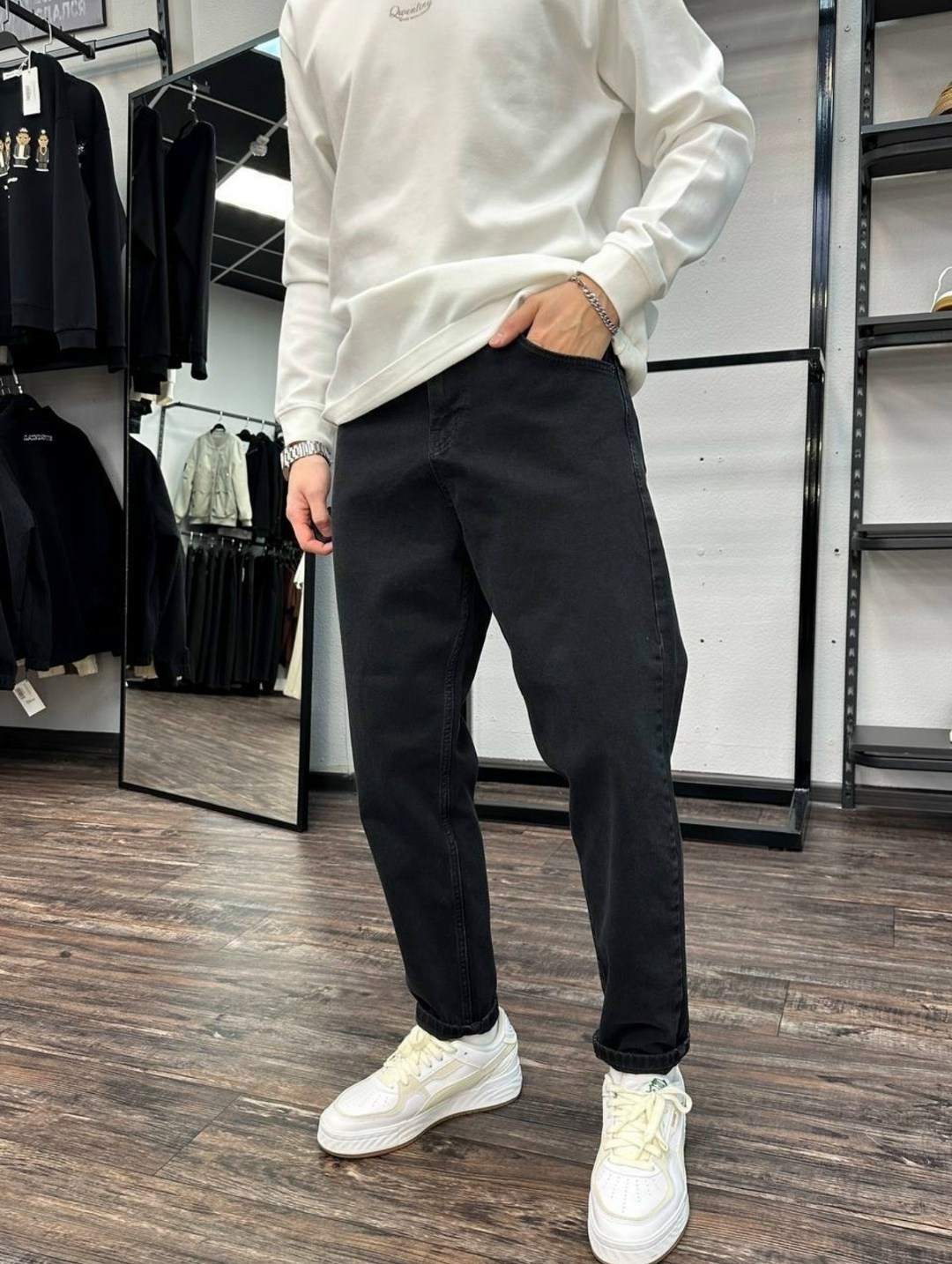 джинсы бананы мужские,мужские джинсы,мужские голубые джинсы мом свободные,мужские свободные светлые голубые джинсы прямого кроя,мужские джинсы мом