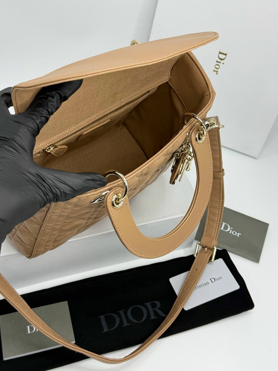 сумка christian dior lady dior,сумка dior,christian dior сумка,сумка женская christian dior,christian dior black patent mini lady dior bag