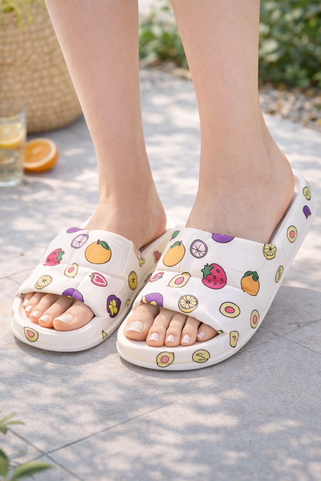 яркие шлепанцы,,шлепанцы женские,модные шлепанцы,летние тапочки