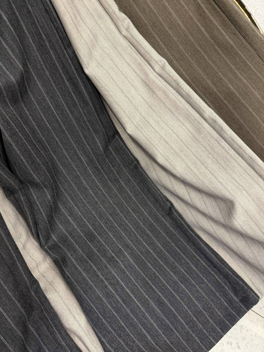 широкие брюки,классические брюки,бежевые брюки,брюки строгие,женские ремни