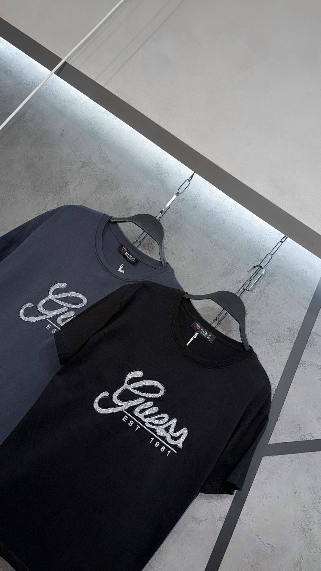 футболка guess мужская,футболка guess,футболки мужские,футболки с логотипами,guess guess