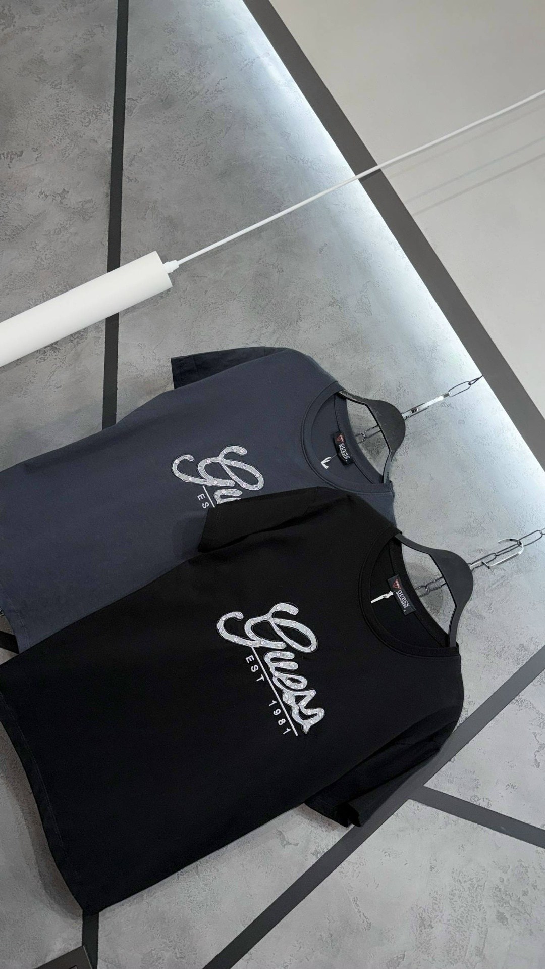 футболка guess мужская,футболка guess,футболки мужские,футболки с логотипами,guess guess