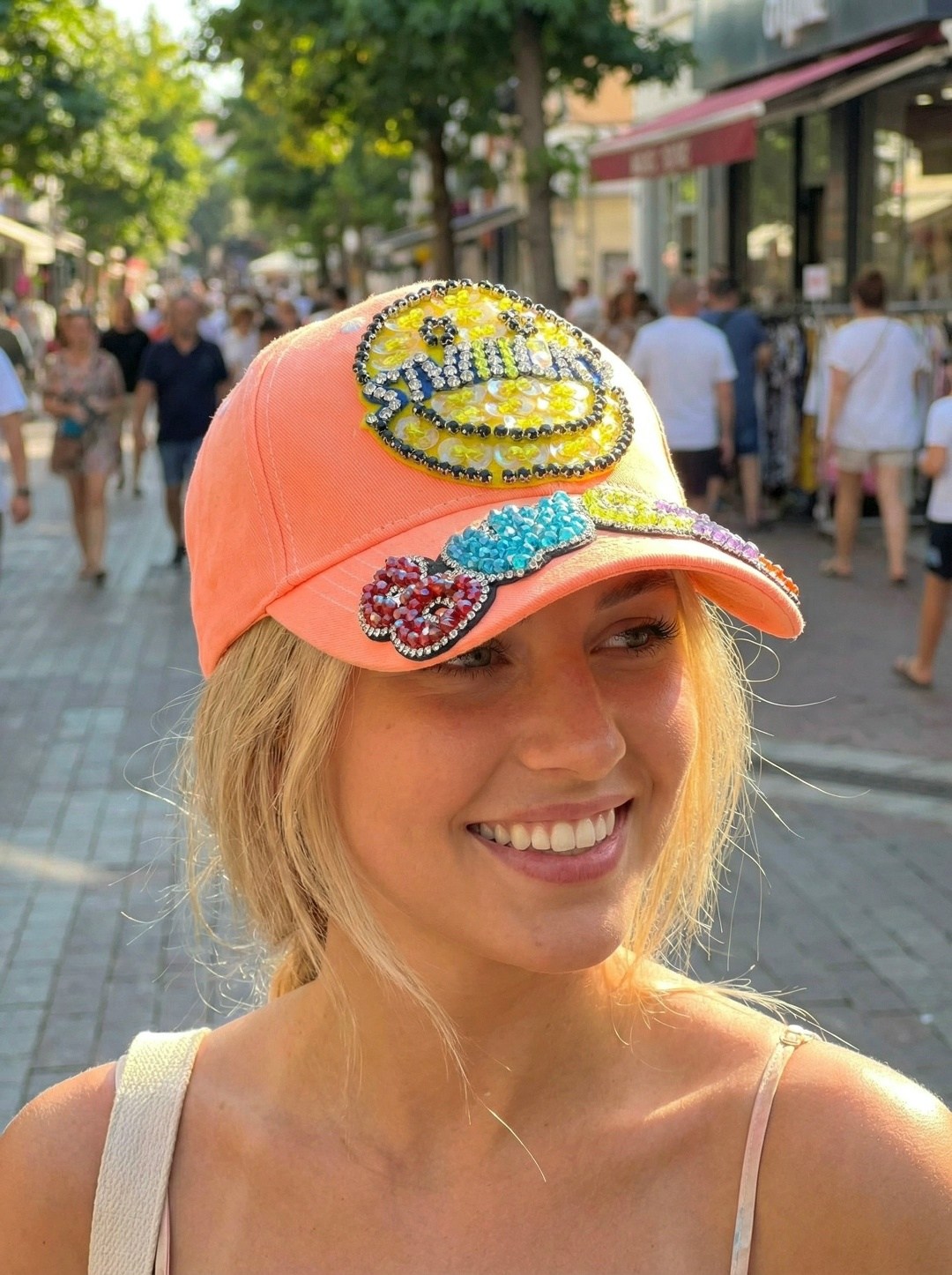 бейсболка со стразами,стильная бейсболка,женская бейсболка,бейсболка модная,кепка со стразами
