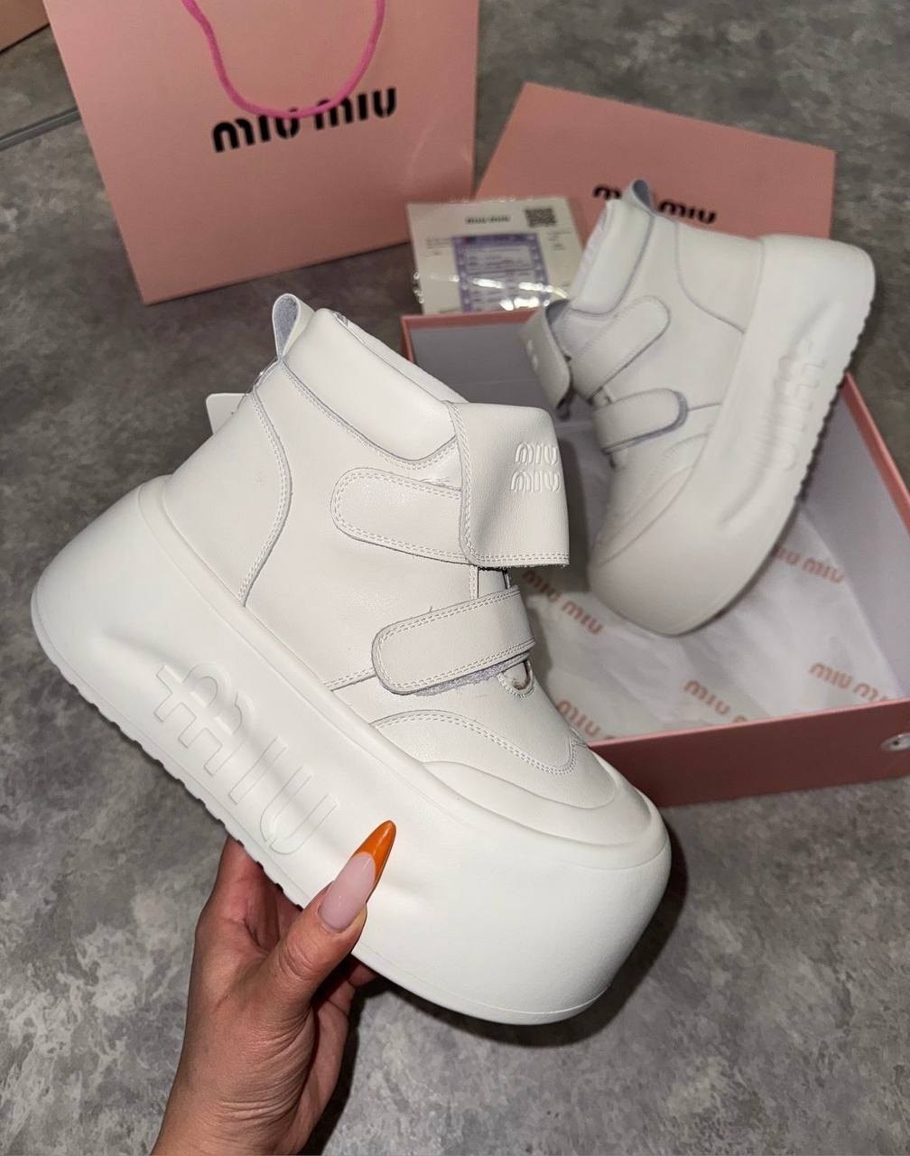 ,женская ,кроссовки,демисезонные ботинки,высокие кроссовки