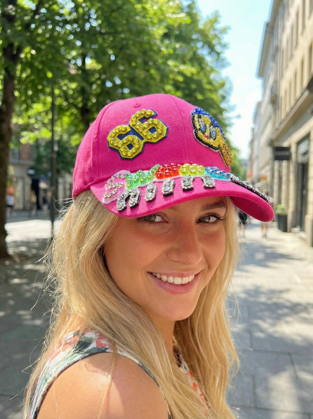 бейсболка со стразами,стильная бейсболка,женская бейсболка,бейсболка модная,кепка со стразами