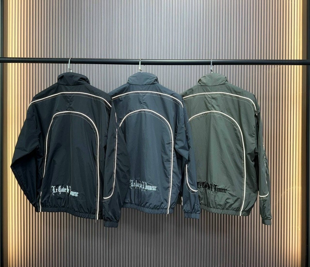 светящаяся куртка,светоотражающая куртка,куртка модная,уличная куртка