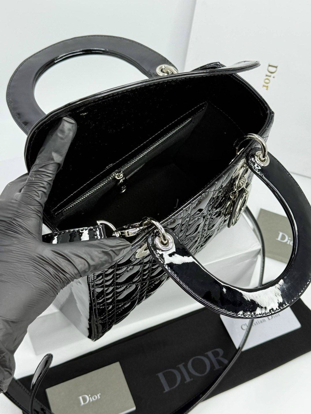 сумка christian dior lady dior,сумка dior,christian dior сумка,сумка женская christian dior,christian dior black patent mini lady dior bag